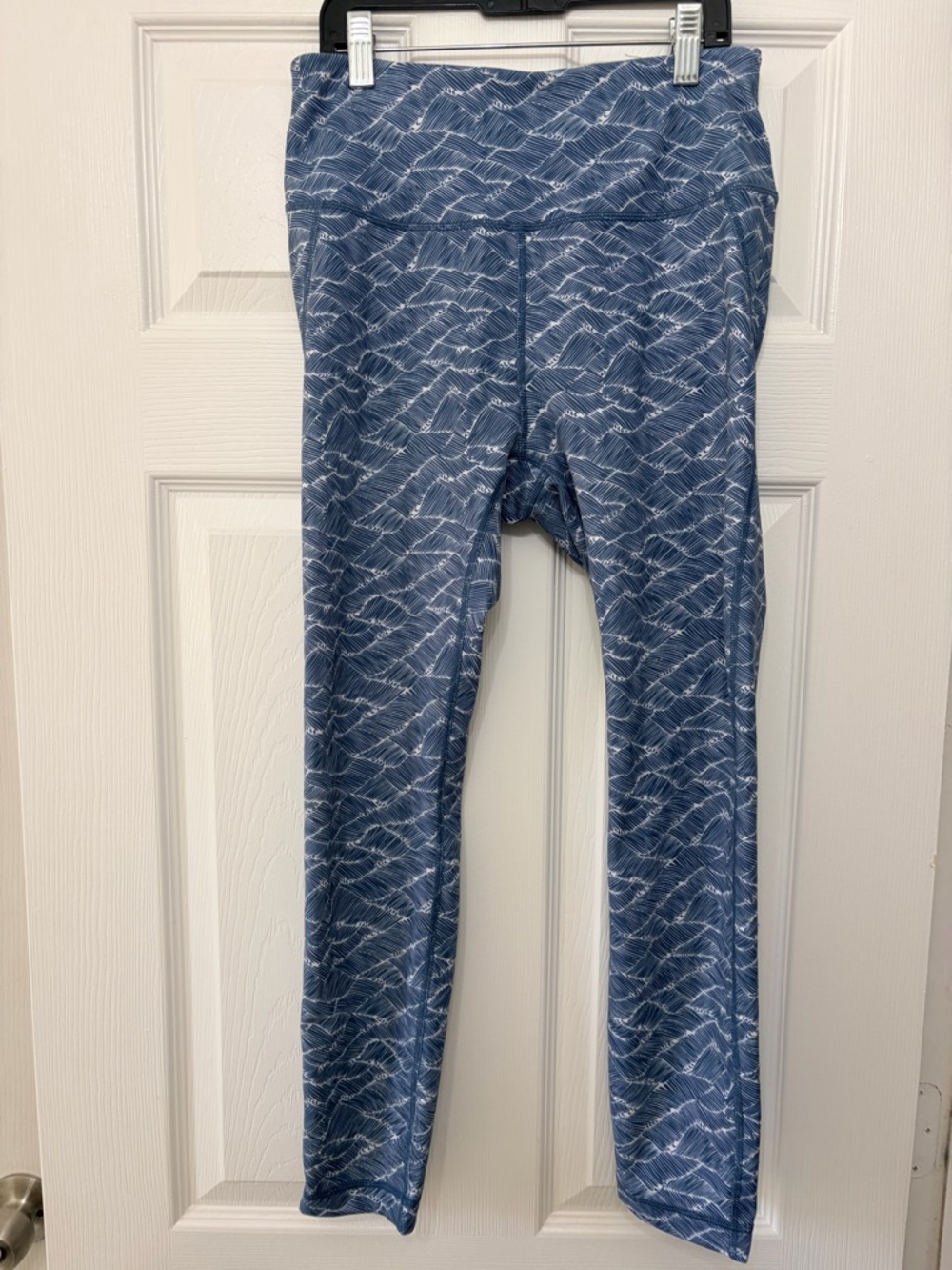 Vuori Pace High Rise Printed 7/8 Leggings Navy Wave Size M